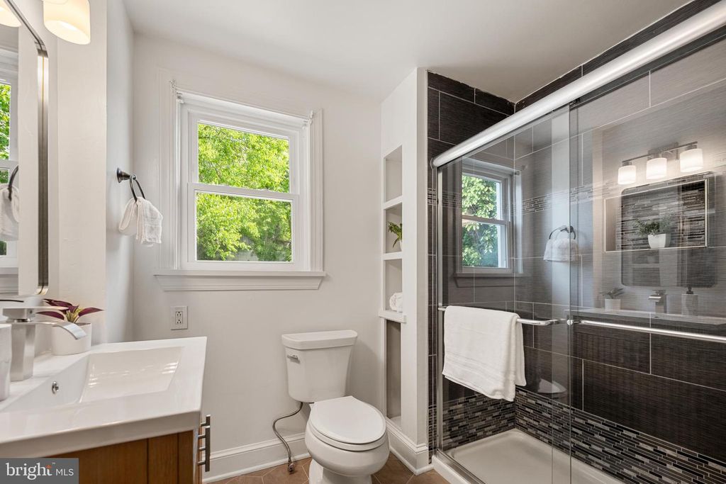 Image 13 of property listing at 3204 PERRY ST, Mount Rainier, MD 20712