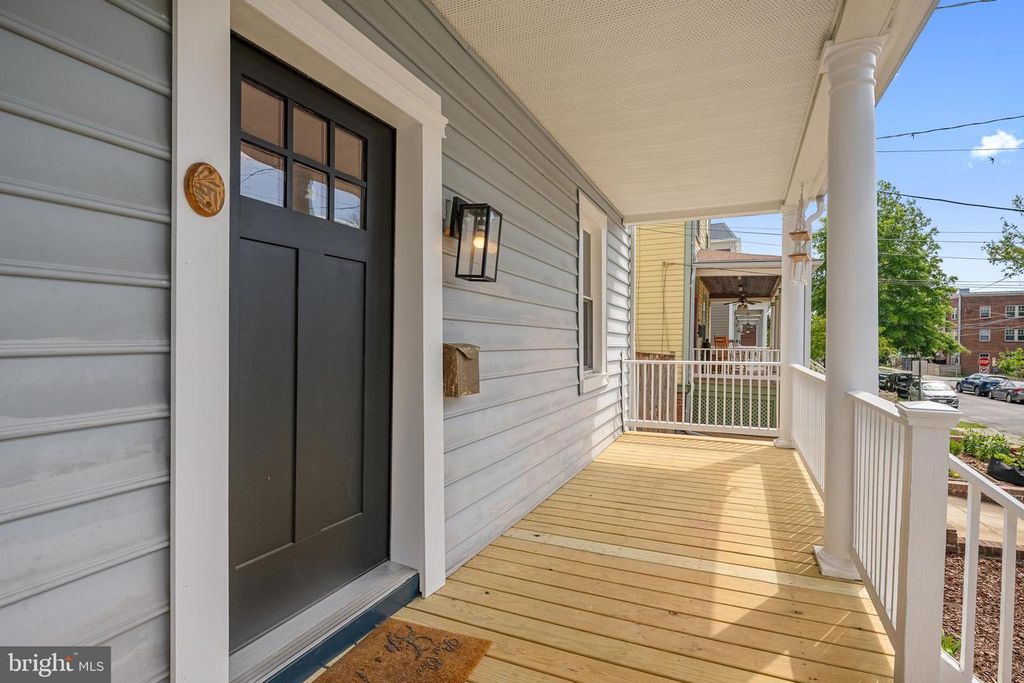 Image 4 of property listing at 3204 PERRY ST, Mount Rainier, MD 20712