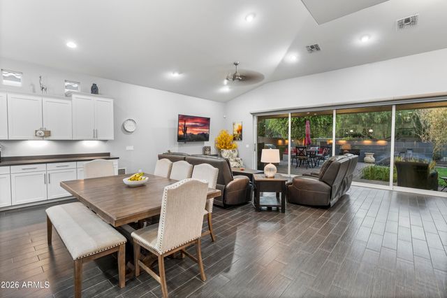 2922 E MINNEZONA Avenue, Phoenix, AZ 85016