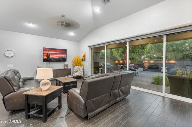 2922 E MINNEZONA Avenue, Phoenix, AZ 85016
