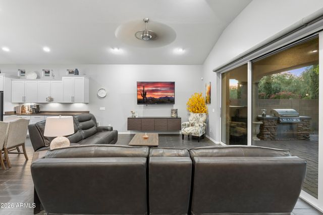 2922 E MINNEZONA Avenue, Phoenix, AZ 85016