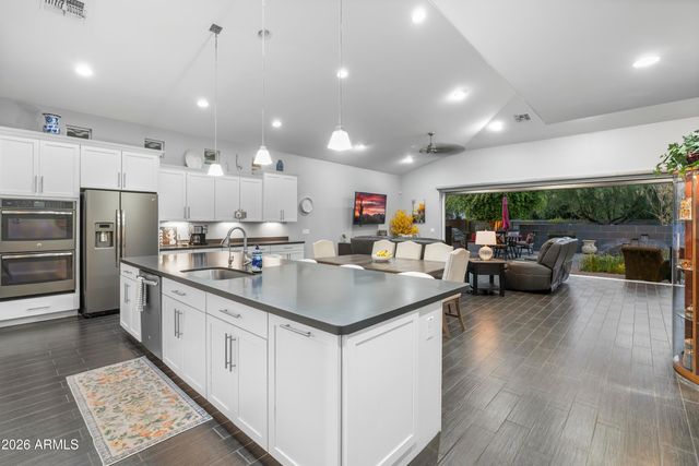 2922 E MINNEZONA Avenue, Phoenix, AZ 85016