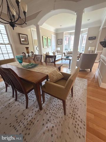 8402 TYSONS TRACE CT, Vienna, VA 22182