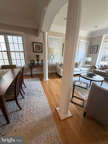 8402 TYSONS TRACE CT, Vienna, VA 22182