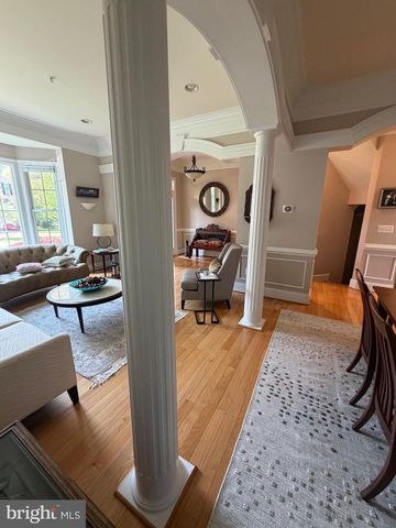 8402 TYSONS TRACE CT, Vienna, VA 22182