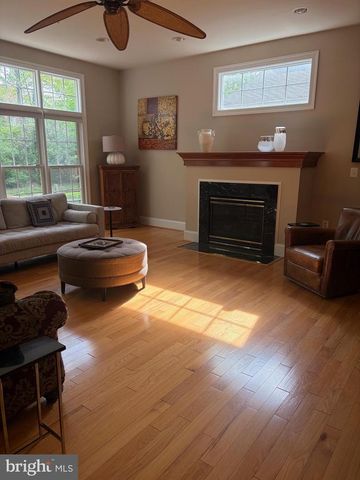 8402 TYSONS TRACE CT, Vienna, VA 22182