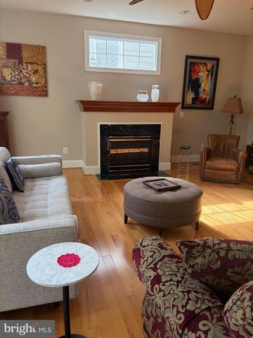 8402 TYSONS TRACE CT, Vienna, VA 22182