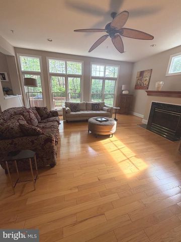 8402 TYSONS TRACE CT, Vienna, VA 22182