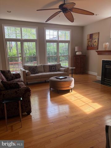 8402 TYSONS TRACE CT, Vienna, VA 22182