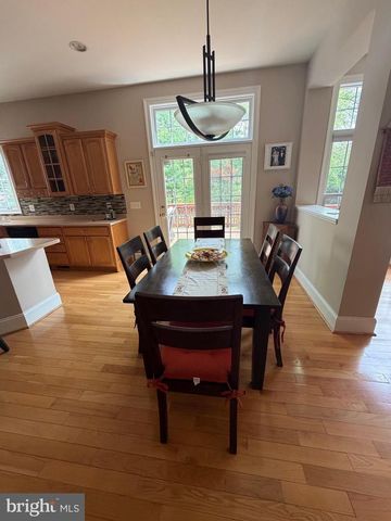 8402 TYSONS TRACE CT, Vienna, VA 22182