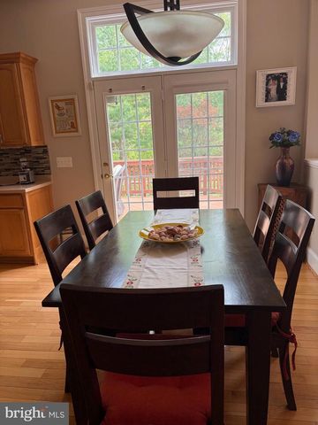 8402 TYSONS TRACE CT, Vienna, VA 22182