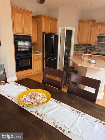 8402 TYSONS TRACE CT, Vienna, VA 22182