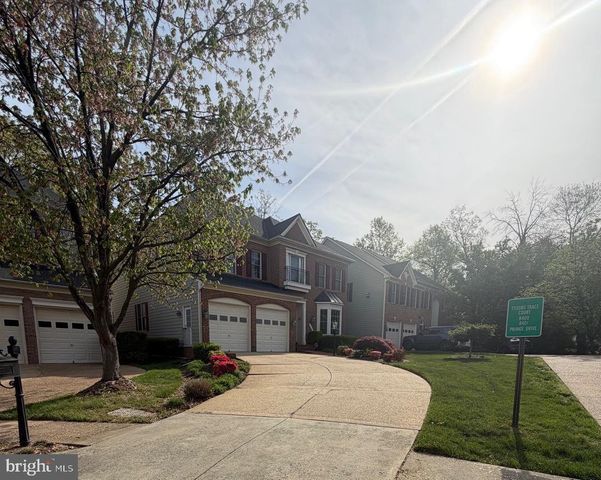 8402 TYSONS TRACE CT, Vienna, VA 22182