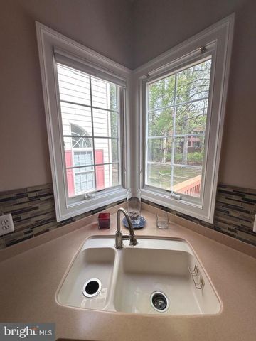 8402 TYSONS TRACE CT, Vienna, VA 22182