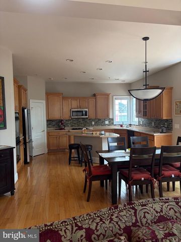 8402 TYSONS TRACE CT, Vienna, VA 22182