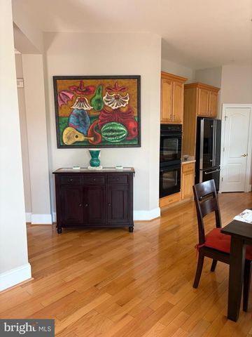 8402 TYSONS TRACE CT, Vienna, VA 22182