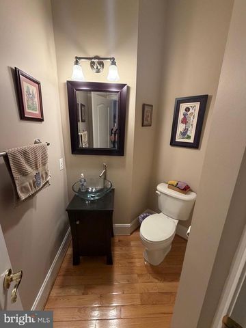 8402 TYSONS TRACE CT, Vienna, VA 22182