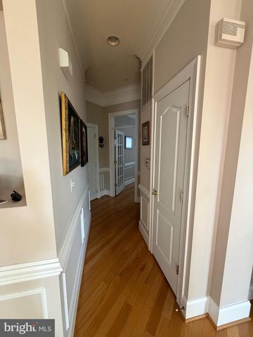 8402 TYSONS TRACE CT, Vienna, VA 22182