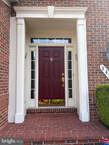 8402 TYSONS TRACE CT, Vienna, VA 22182