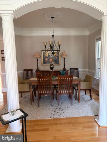 8402 TYSONS TRACE CT, Vienna, VA 22182