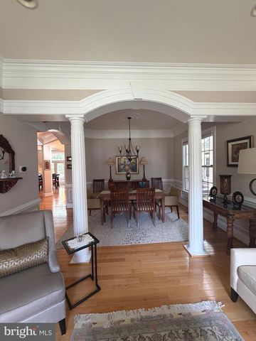 8402 TYSONS TRACE CT, Vienna, VA 22182