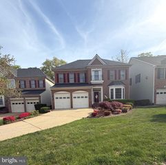 8402 TYSONS TRACE CT, Vienna, VA 22182