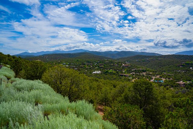 850 Vista Canada Lane, Santa Fe, NM 87501