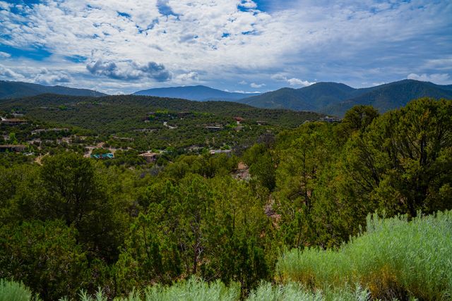 850 Vista Canada Lane, Santa Fe, NM 87501