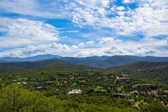 850 Vista Canada Lane, Santa Fe, NM 87501
