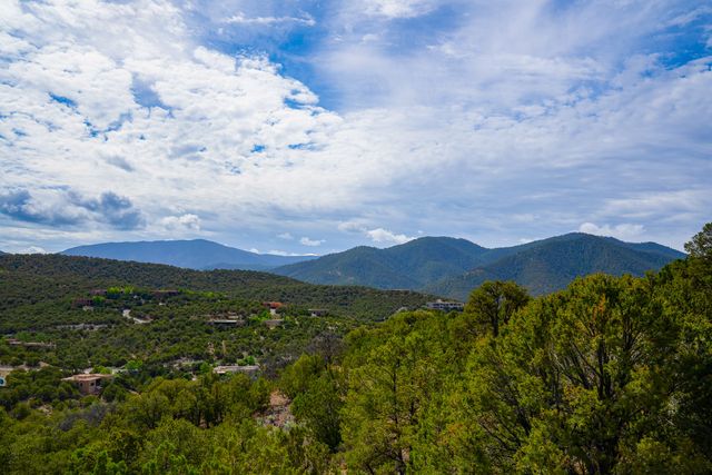 850 Vista Canada Lane, Santa Fe, NM 87501