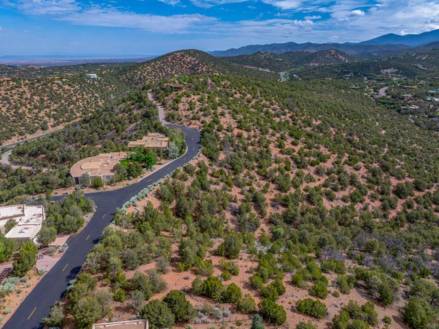 850 Vista Canada Lane, Santa Fe, NM 87501