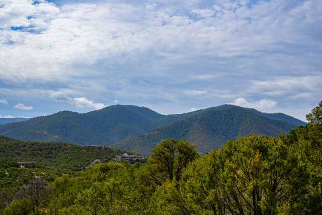 850 Vista Canada Lane, Santa Fe, NM 87501