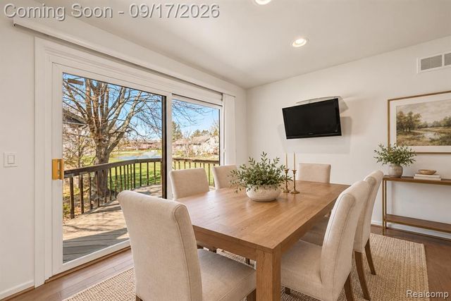 5950 Pinetree Drive, West Bloomfield, MI 48322