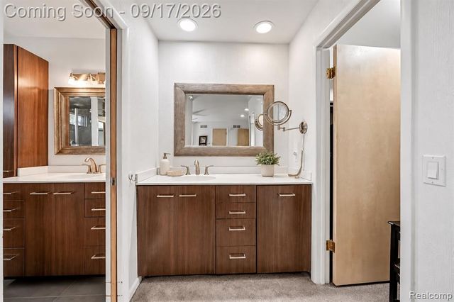 5950 Pinetree Drive, West Bloomfield, MI 48322