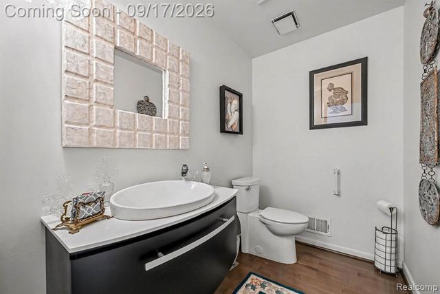 5950 Pinetree Drive, West Bloomfield, MI 48322