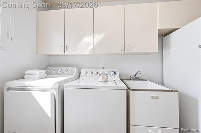 5950 Pinetree Drive, West Bloomfield, MI 48322