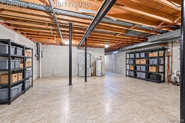 5950 Pinetree Drive, West Bloomfield, MI 48322