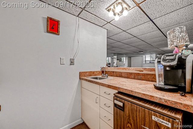 5950 Pinetree Drive, West Bloomfield, MI 48322