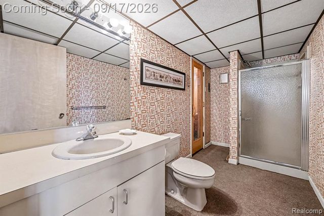 5950 Pinetree Drive, West Bloomfield, MI 48322