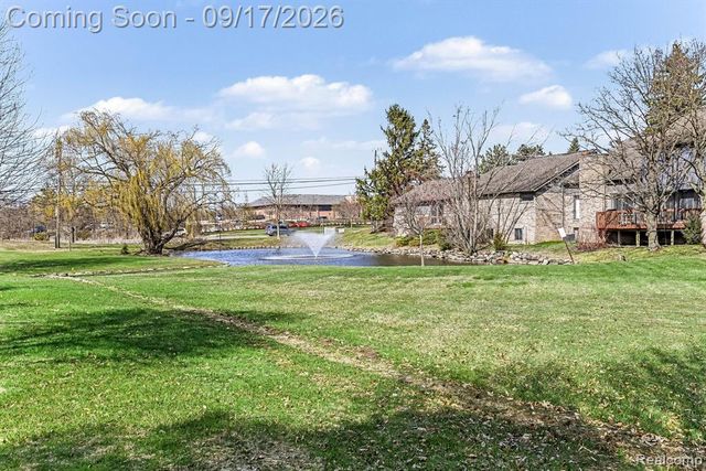 5950 Pinetree Drive, West Bloomfield, MI 48322