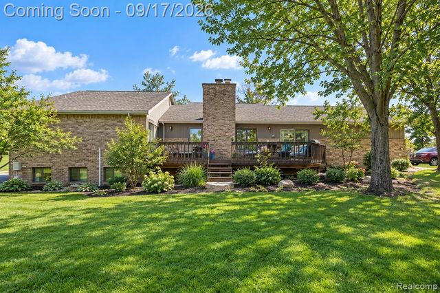 5950 Pinetree Drive, West Bloomfield, MI 48322
