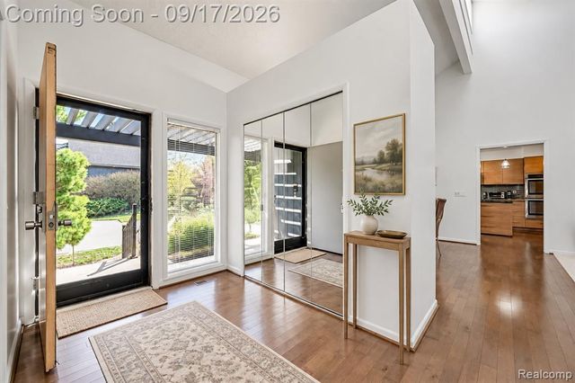 5950 Pinetree Drive, West Bloomfield, MI 48322