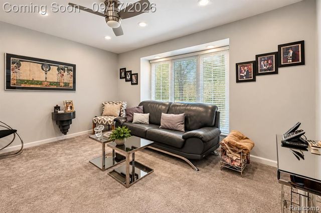 5950 Pinetree Drive, West Bloomfield, MI 48322