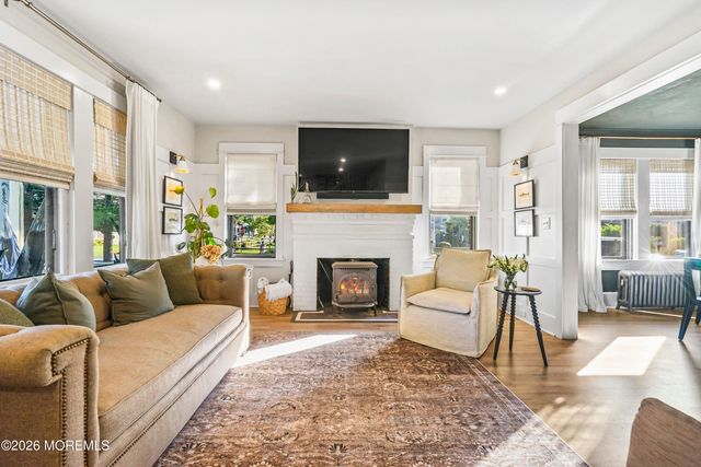 13 Spring Street, Beachwood, NJ 08722