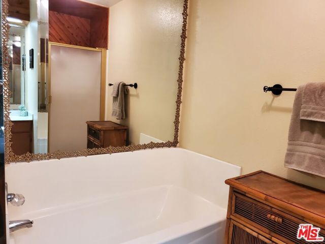4128 W Hood Avenue B, Burbank, CA 91505