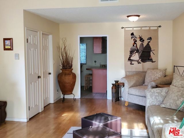4128 W Hood Avenue B, Burbank, CA 91505