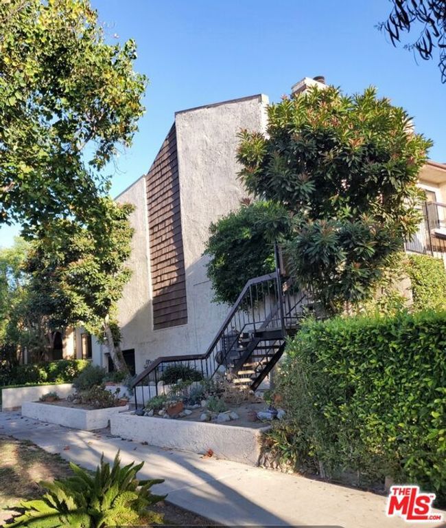 4128 W Hood Avenue B, Burbank, CA 91505