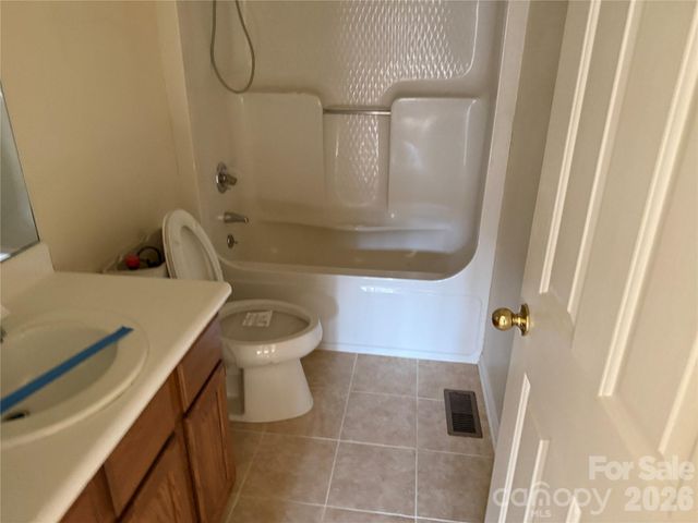 1720 12th Street NE, Hickory, NC 28601