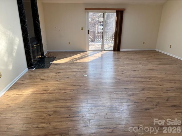 1720 12th Street NE, Hickory, NC 28601