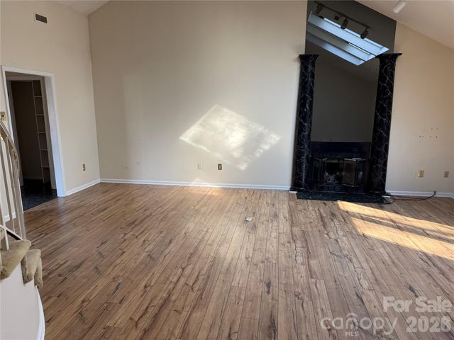 1720 12th Street NE, Hickory, NC 28601